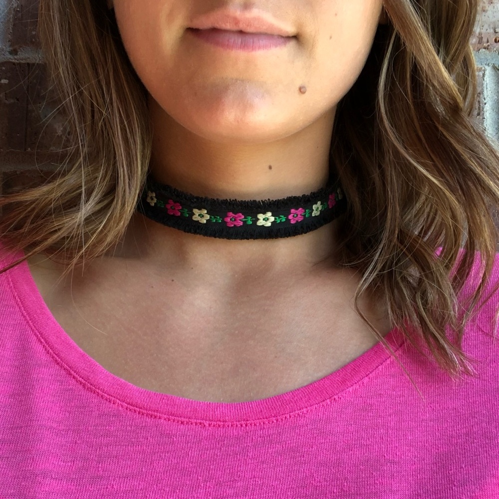 Flower choker